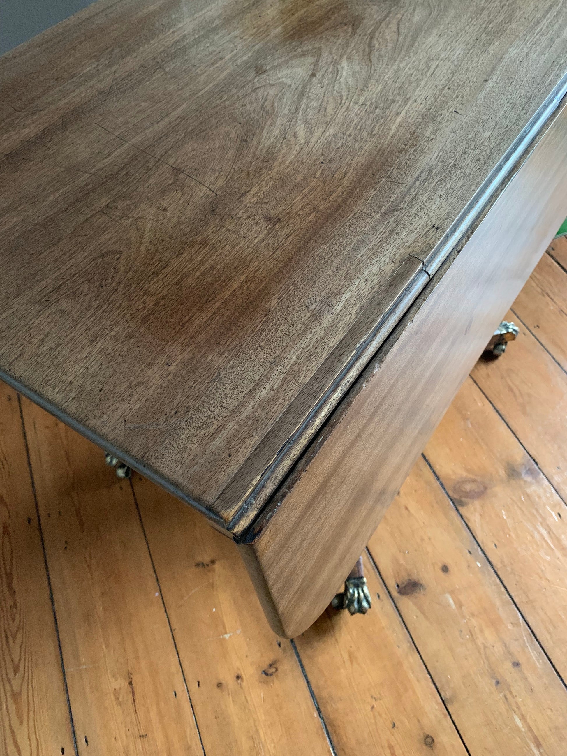 Antique Pembroke drop leaf supper table image 4