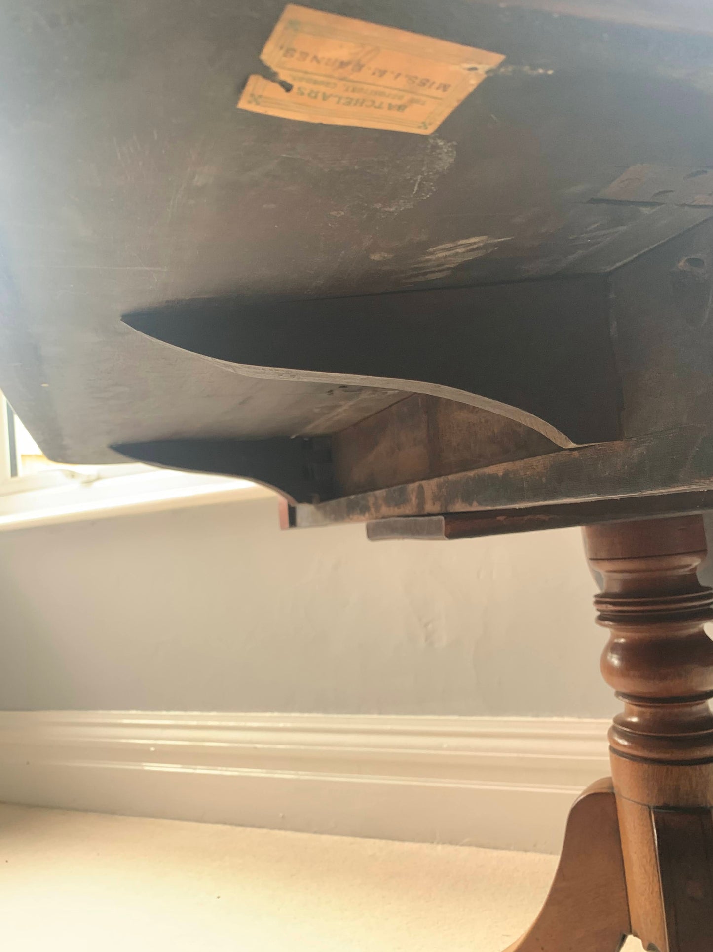 Antique Pembroke drop leaf supper table image 3