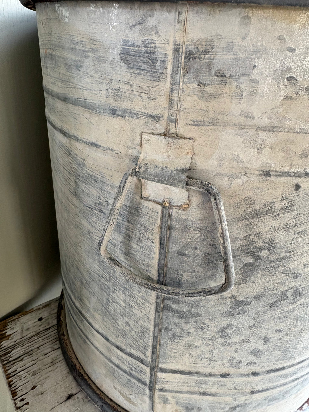 Small Vintage Style Round Planter