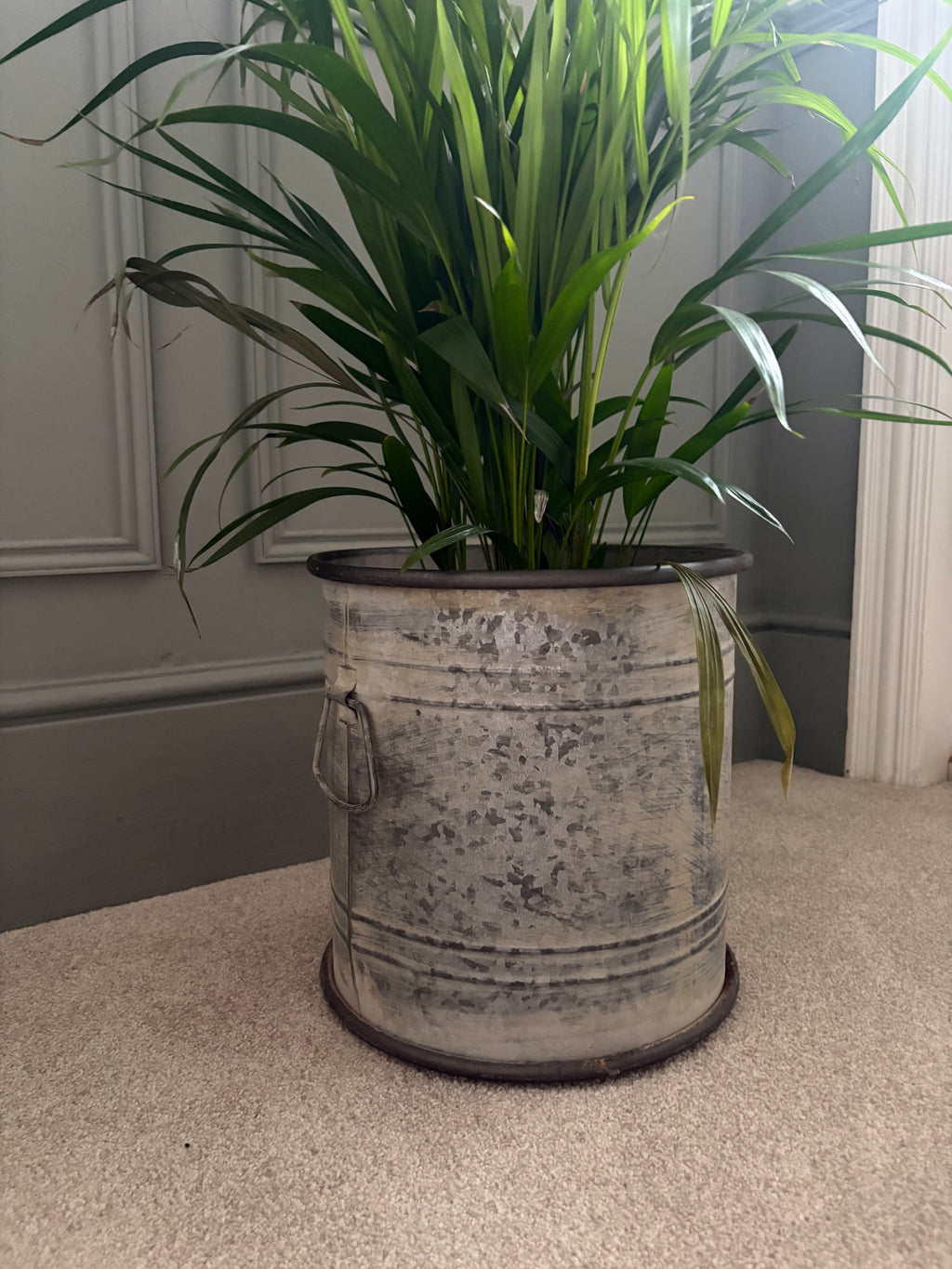 Small Vintage Style Round Planter