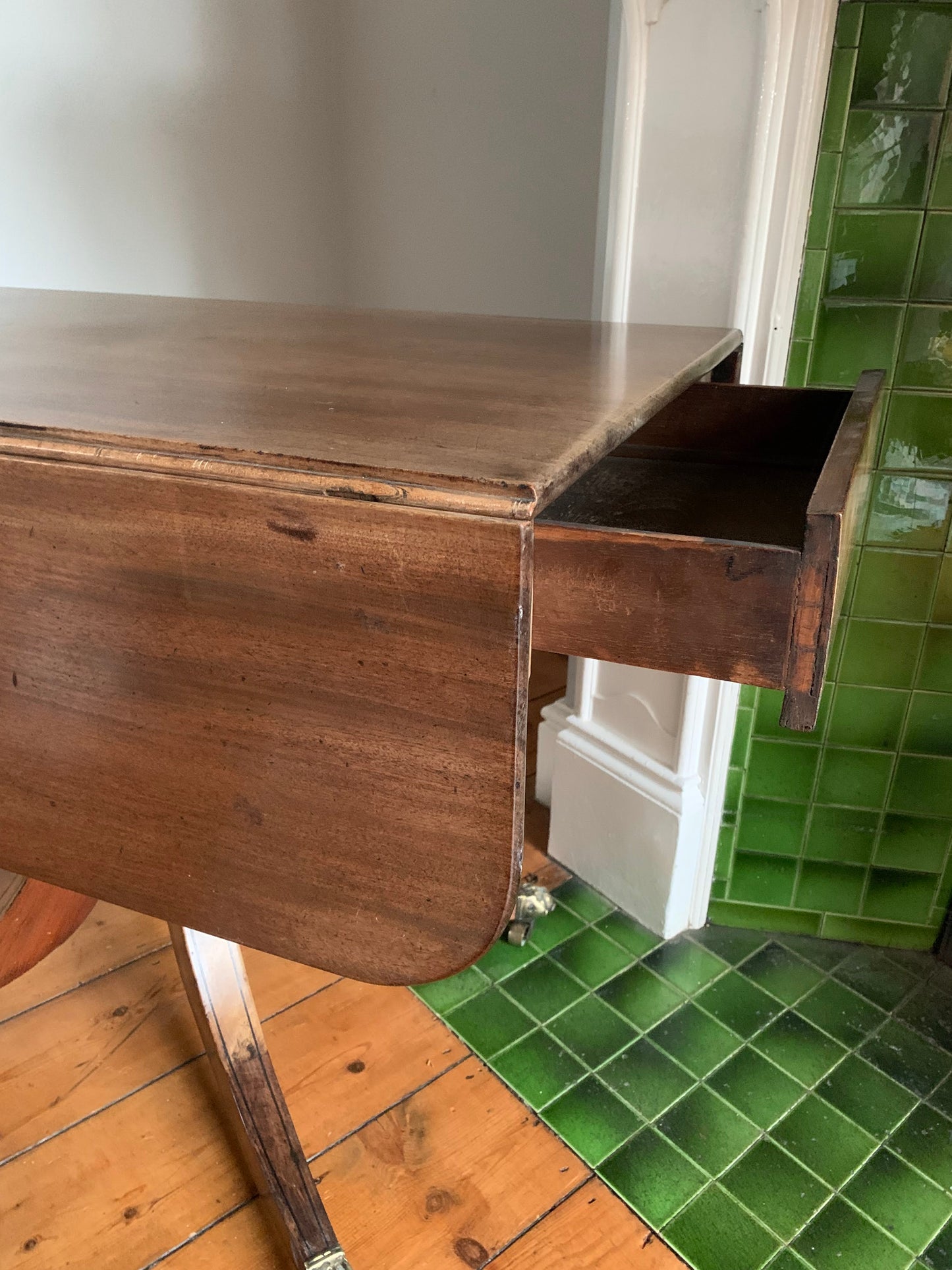 Antique Pembroke drop leaf supper table image 1