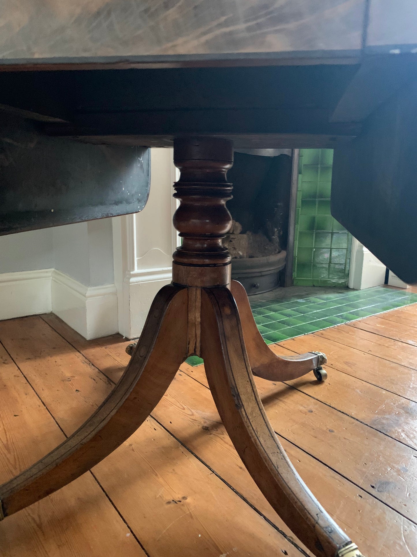 Antique Pembroke drop leaf supper table image 5