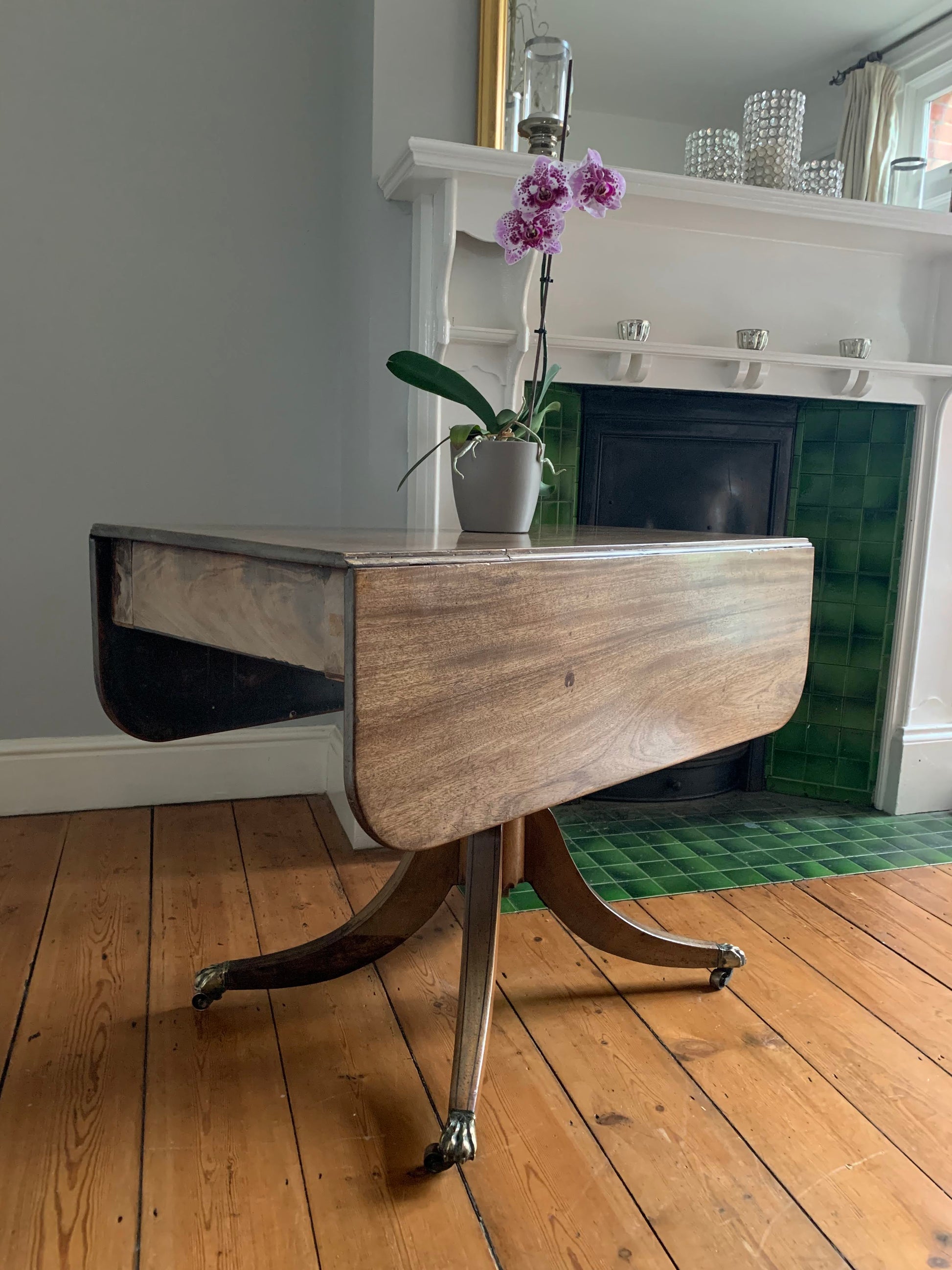 Antique Pembroke drop leaf supper table image 0