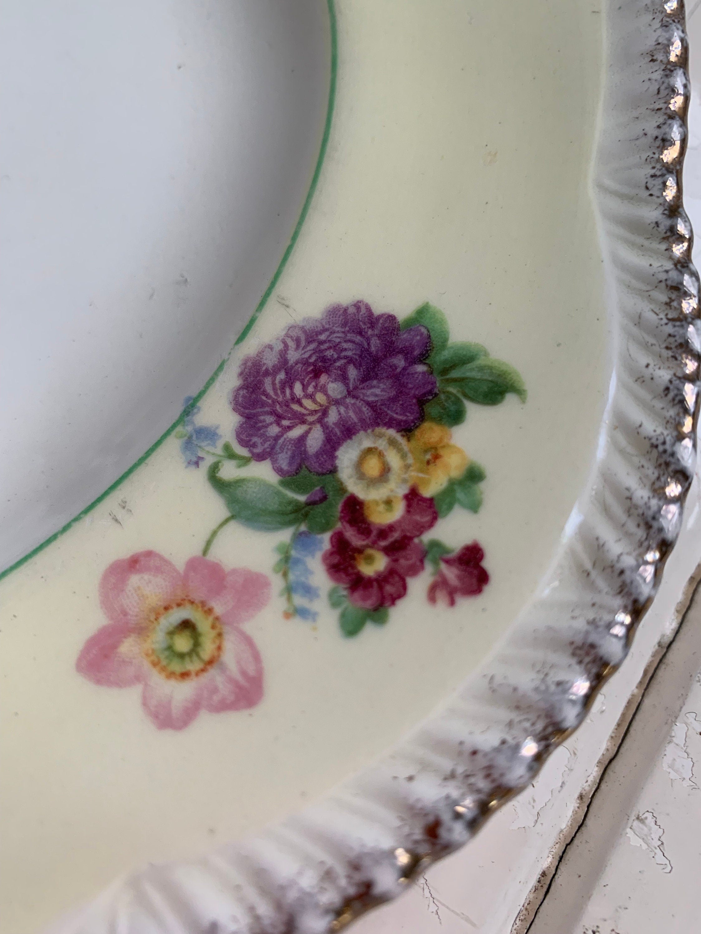 Pretty Handled Cake Plate