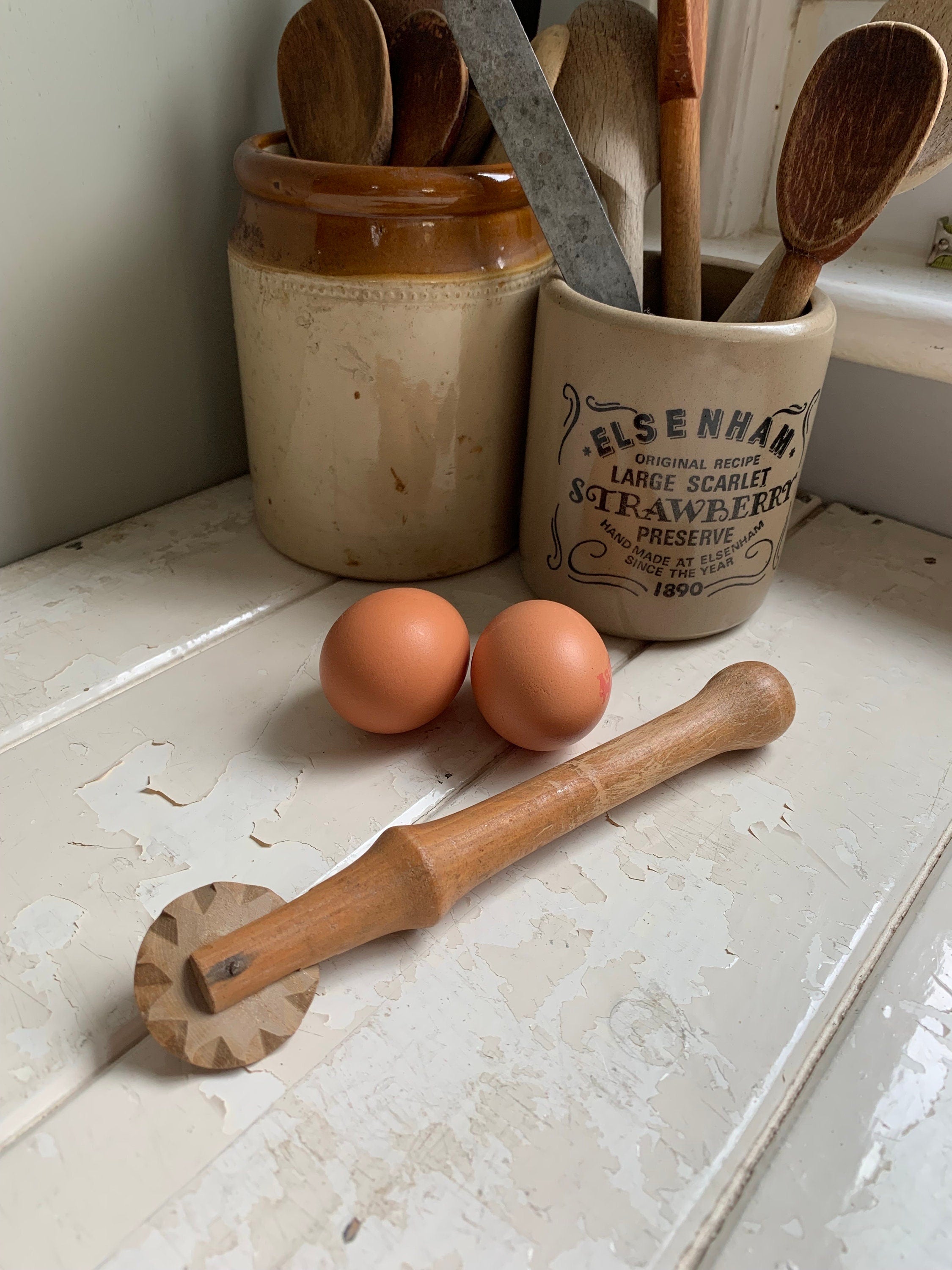 Old wooden pastry wheel/crimper