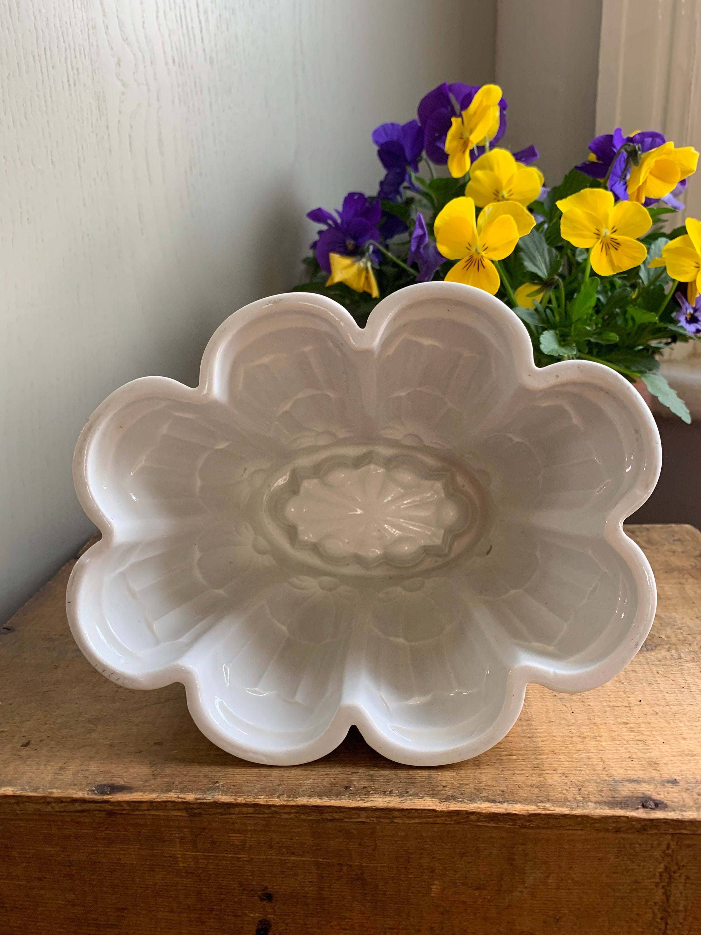 Small Shelly Jelly Mould