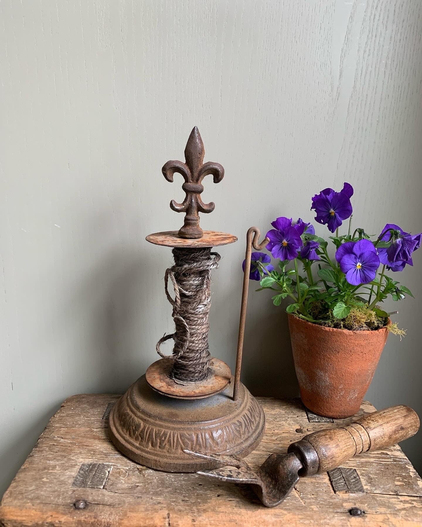 Old Rustic Garden String Winder