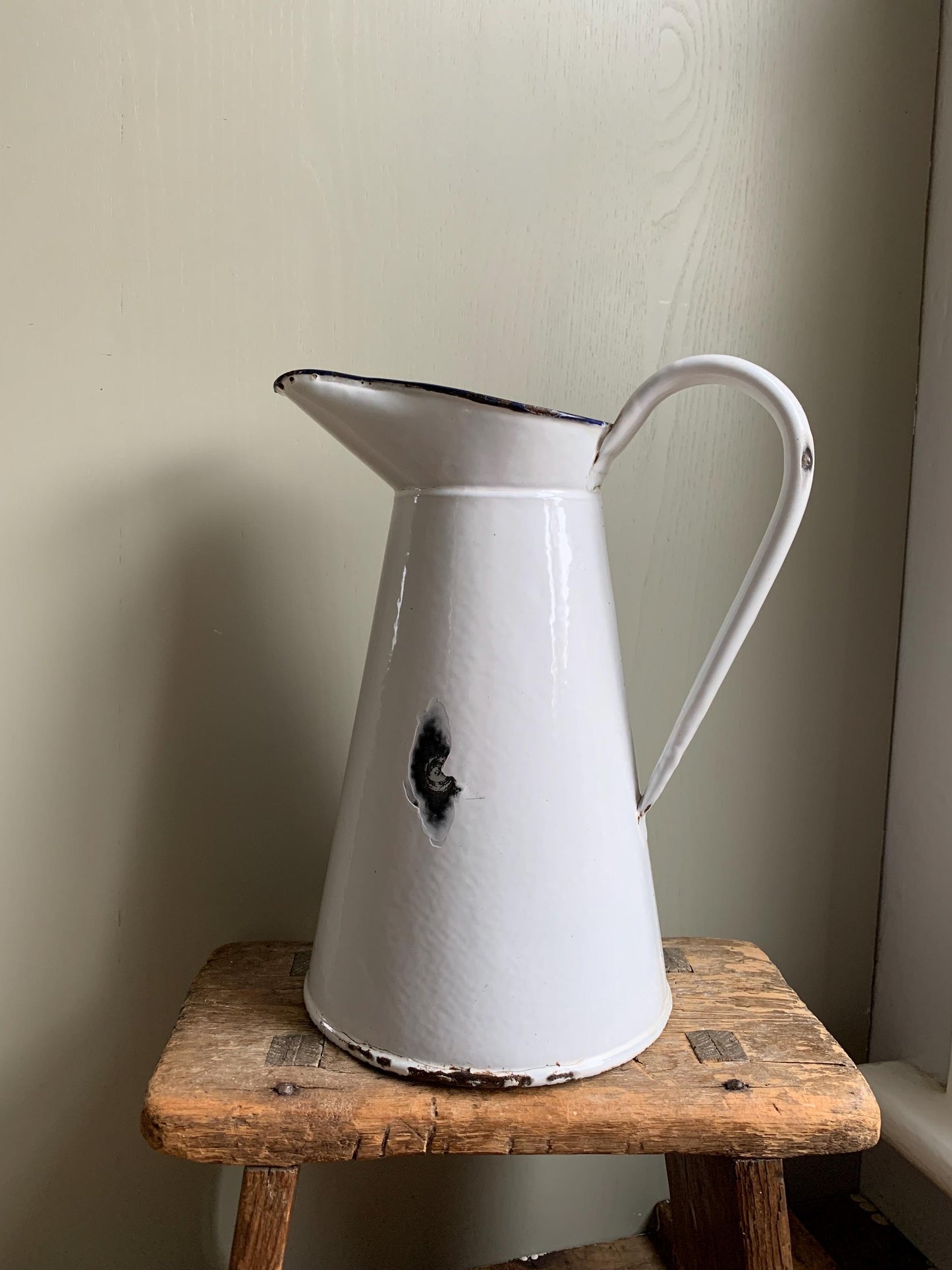 Enamelware jug, Pitcher, Ewer
