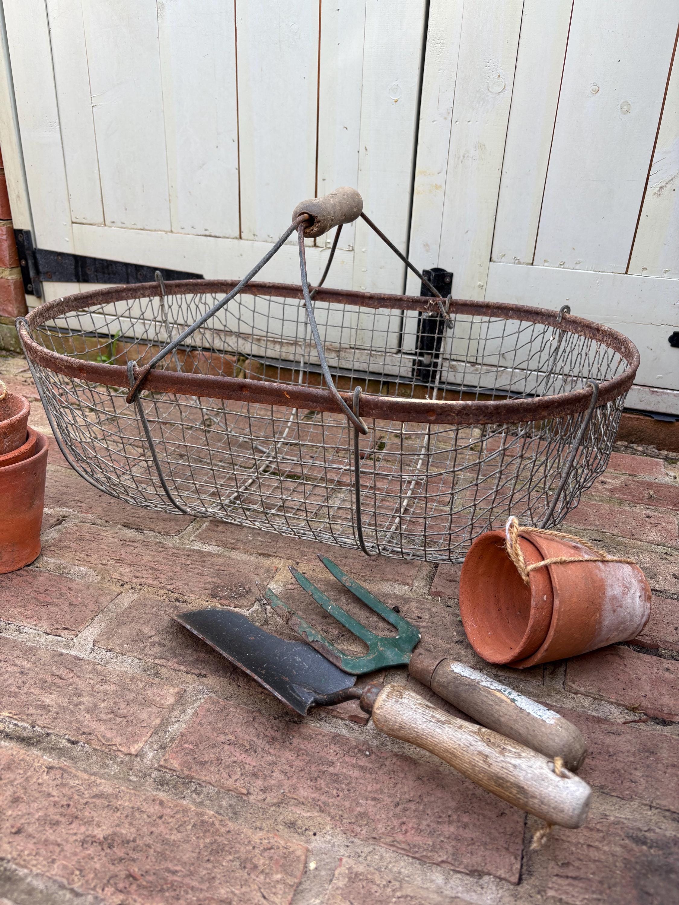 Old French Wire Harvest Basket, Farmhouse decor, Brocanre