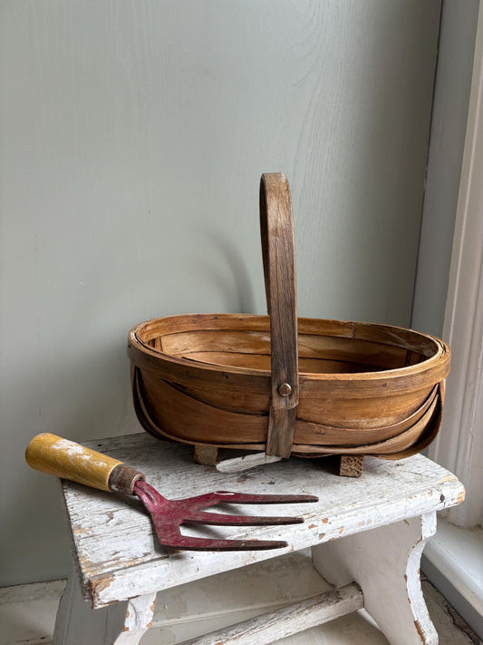 Garden Trug: Hazel Foraging Basket with Folding Handle