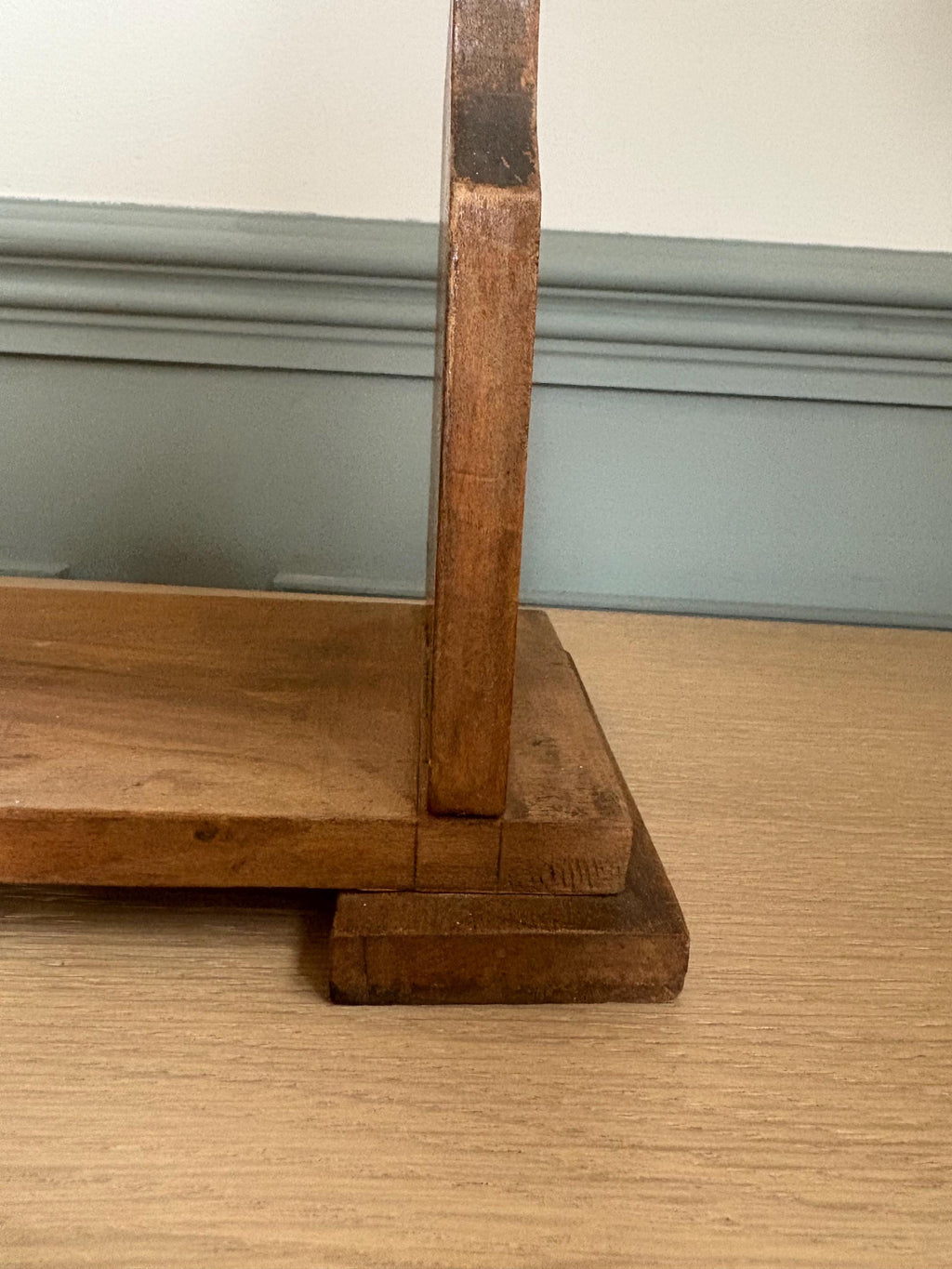 Vintage Oak Book Stand: Art Deco Carved Book Trough