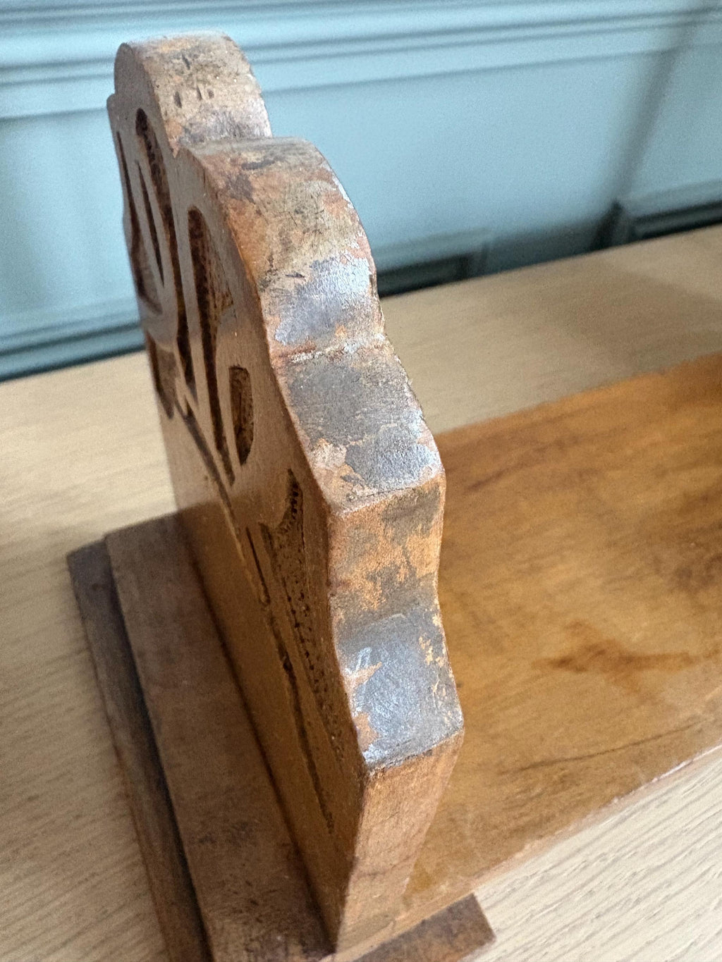 Vintage Oak Book Stand: Art Deco Carved Book Trough
