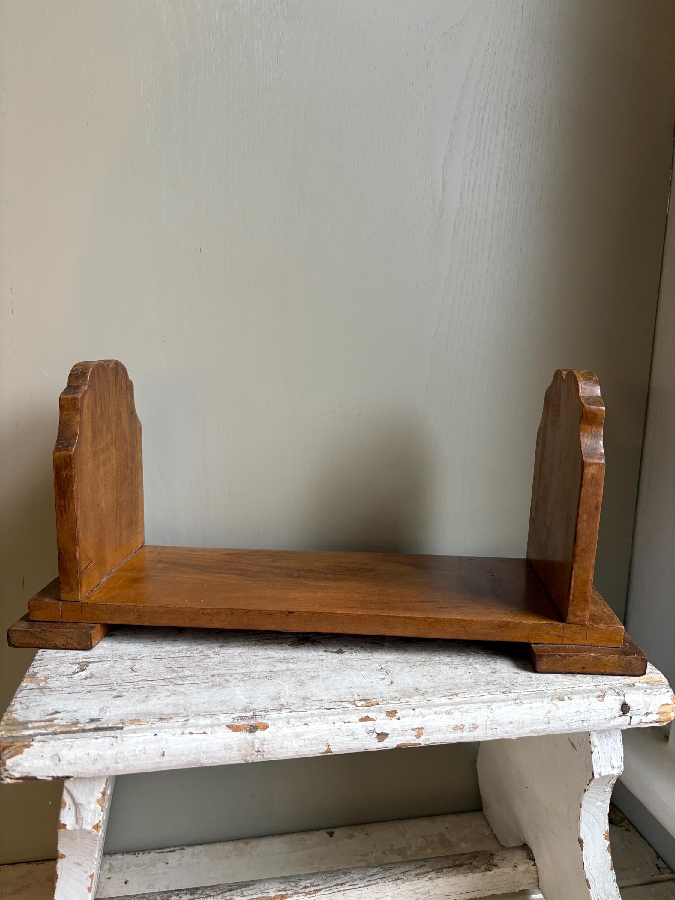 Vintage Oak Book Stand: Art Deco Carved Book Trough
