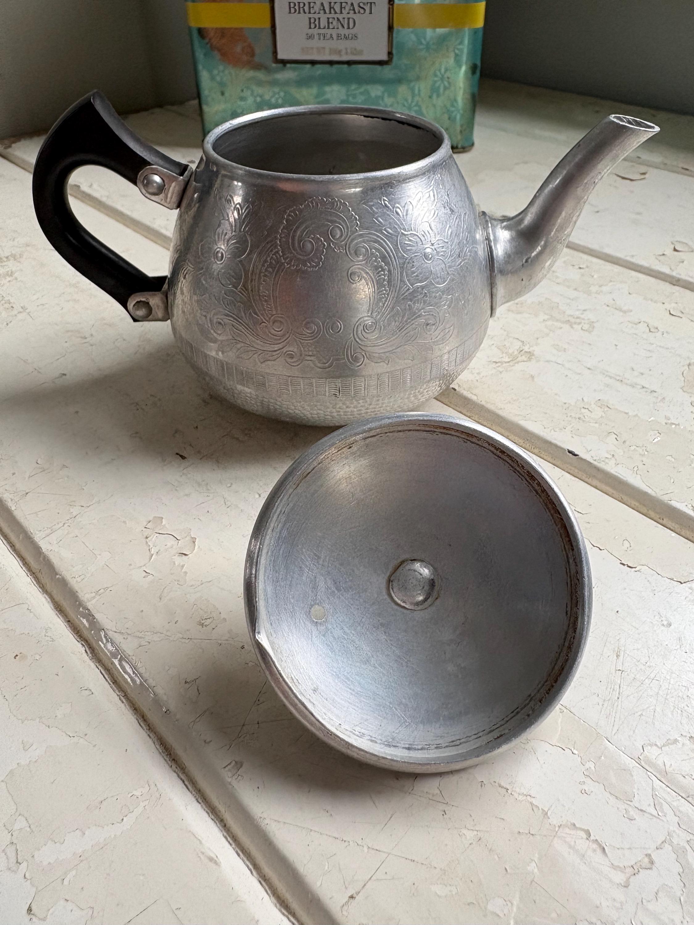 Vintage Swan Two Cup Teapot.