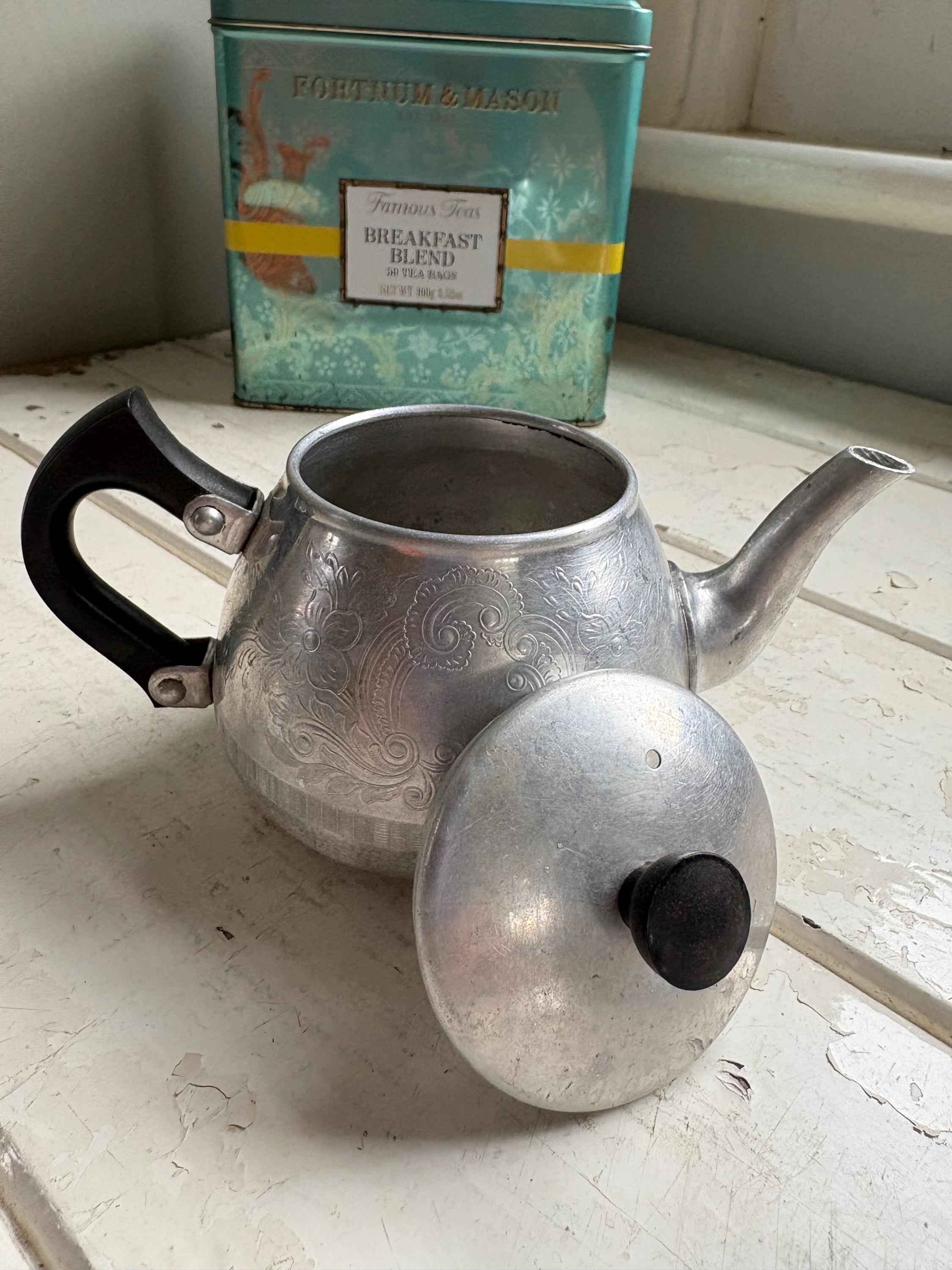 Vintage Swan Two Cup Teapot.